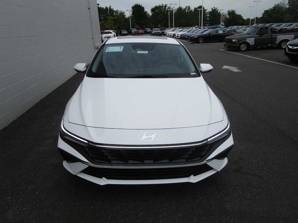 New 2025 Hyundai Elantra Limited Sedan