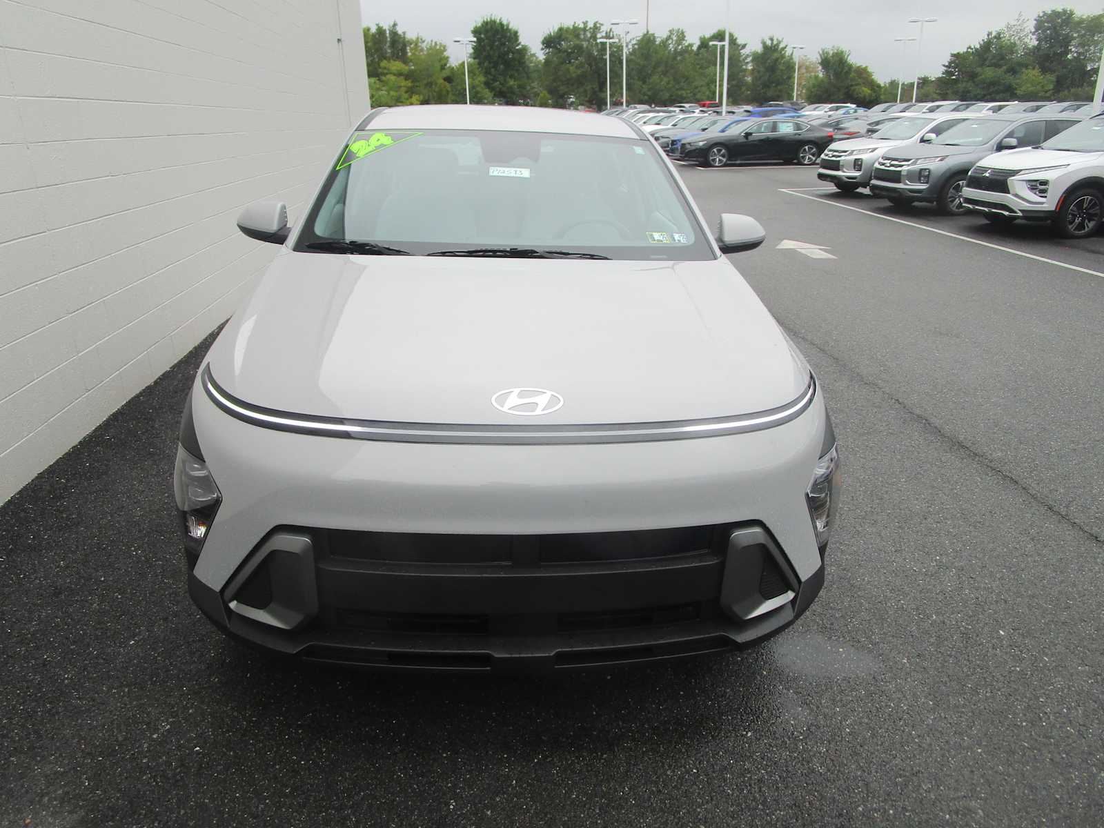 2024 Hyundai Kona SE photo 2