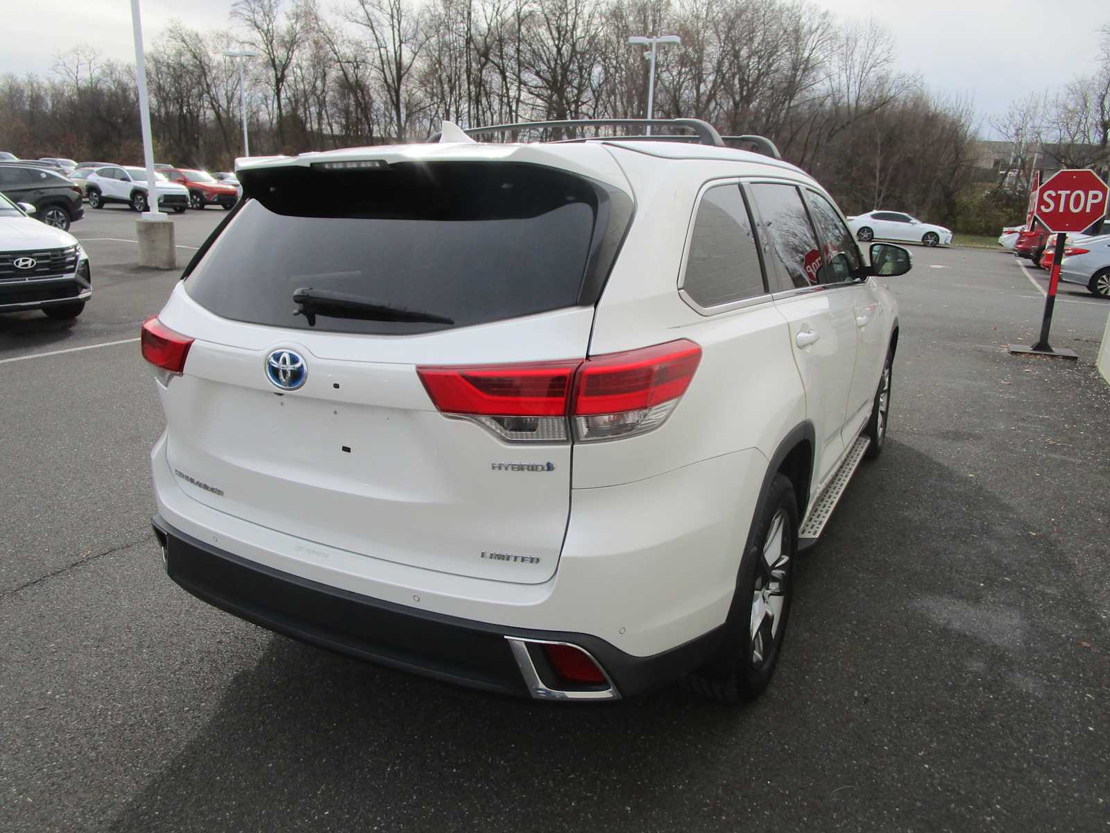 2019 Toyota Highlander Hybrid Limited photo 3