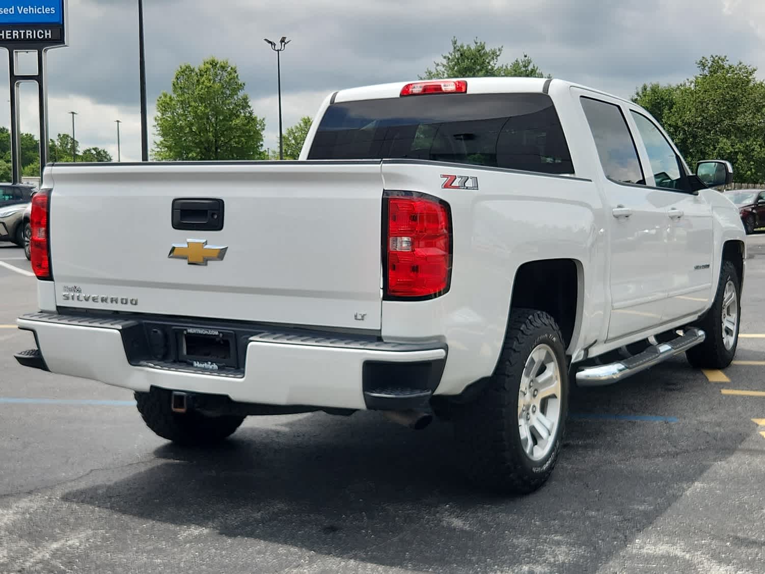 2018 Chevrolet Silverado 1500 LT photo 3