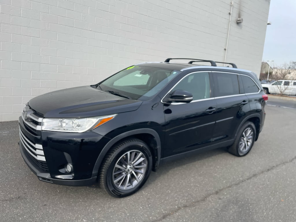Used 2019 Toyota Highlander XLE V6 SUV