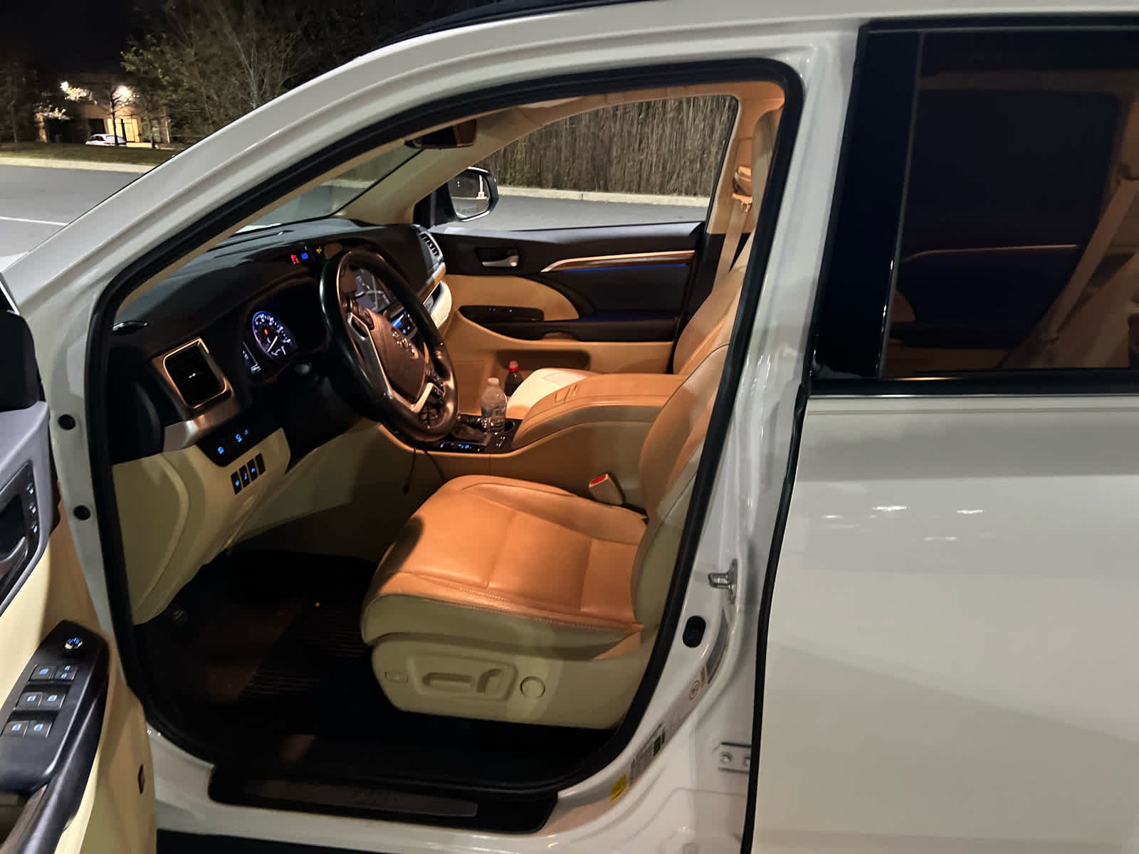 2019 Toyota Highlander Hybrid Limited photo 3