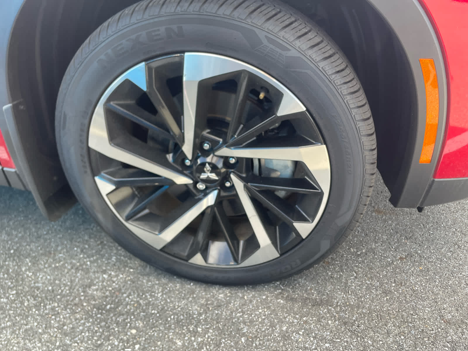 2023 Mitsubishi Outlander PHEV SE photo 4