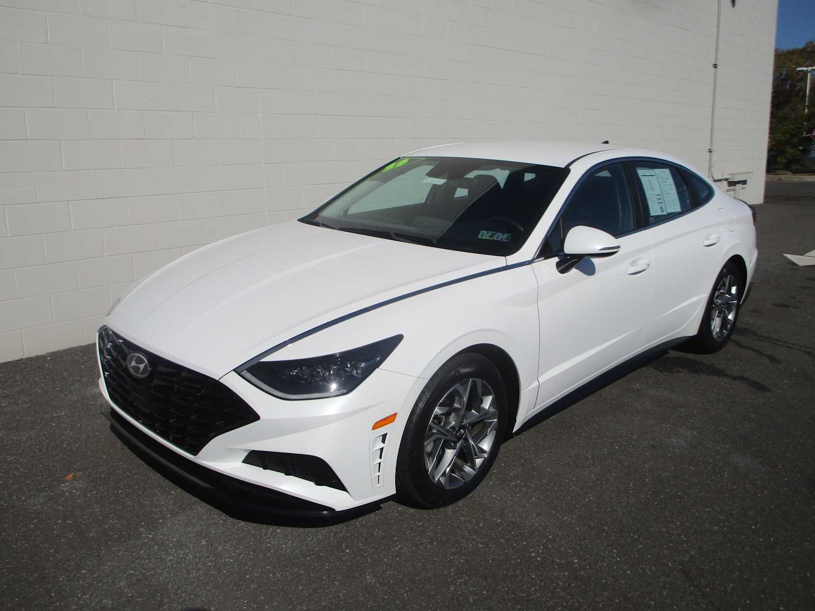 2022 Hyundai Sonata SEL photo 2