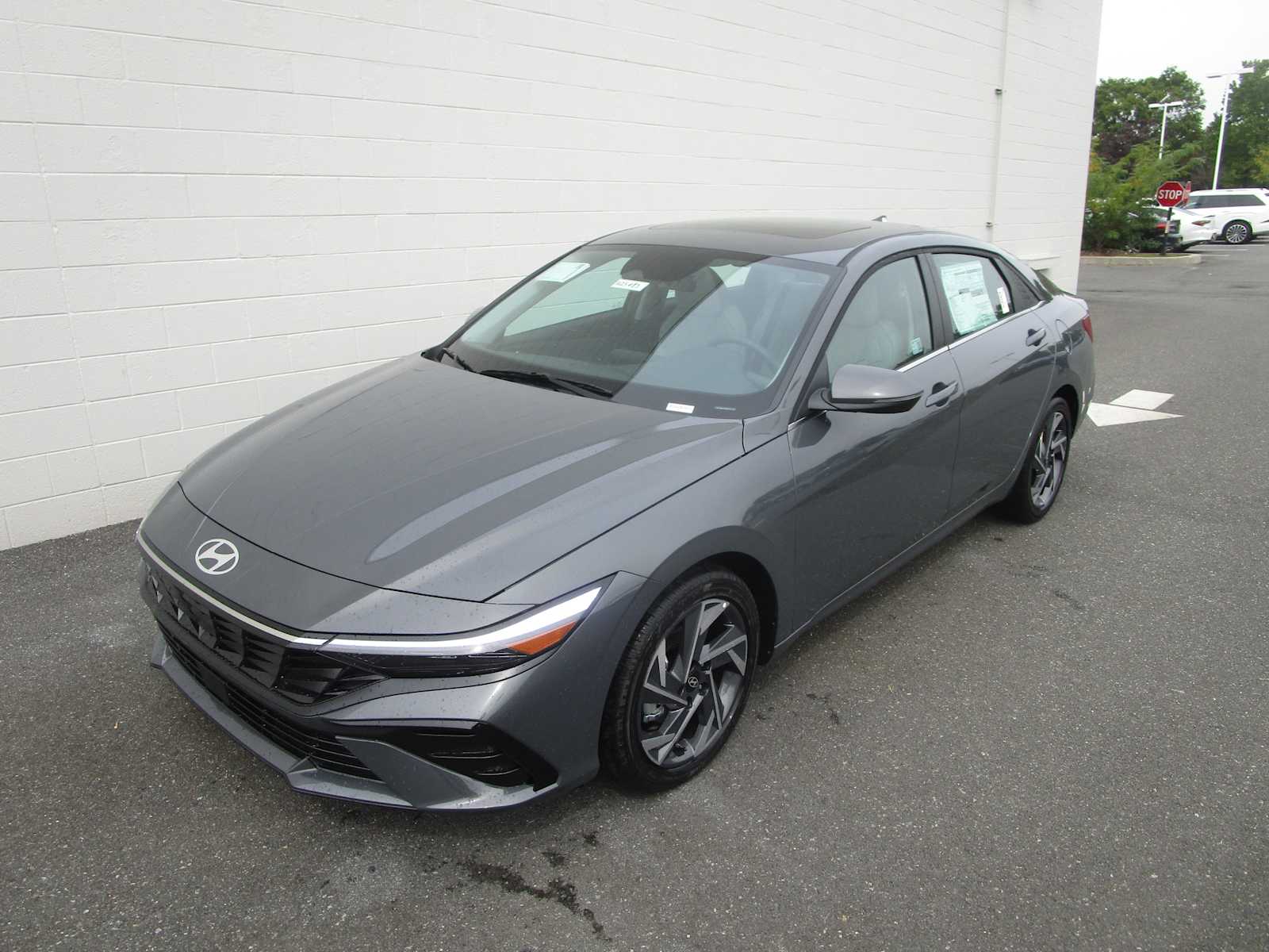 2025 Hyundai Elantra Limited's photo