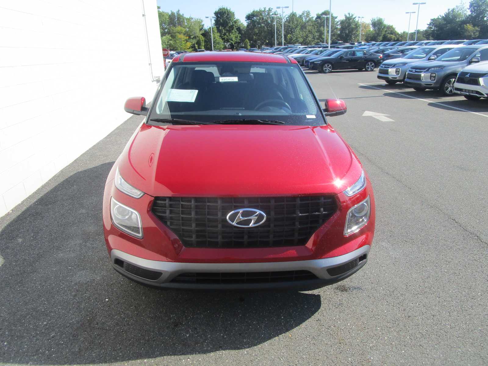 2025 Hyundai Venue SE photo 2