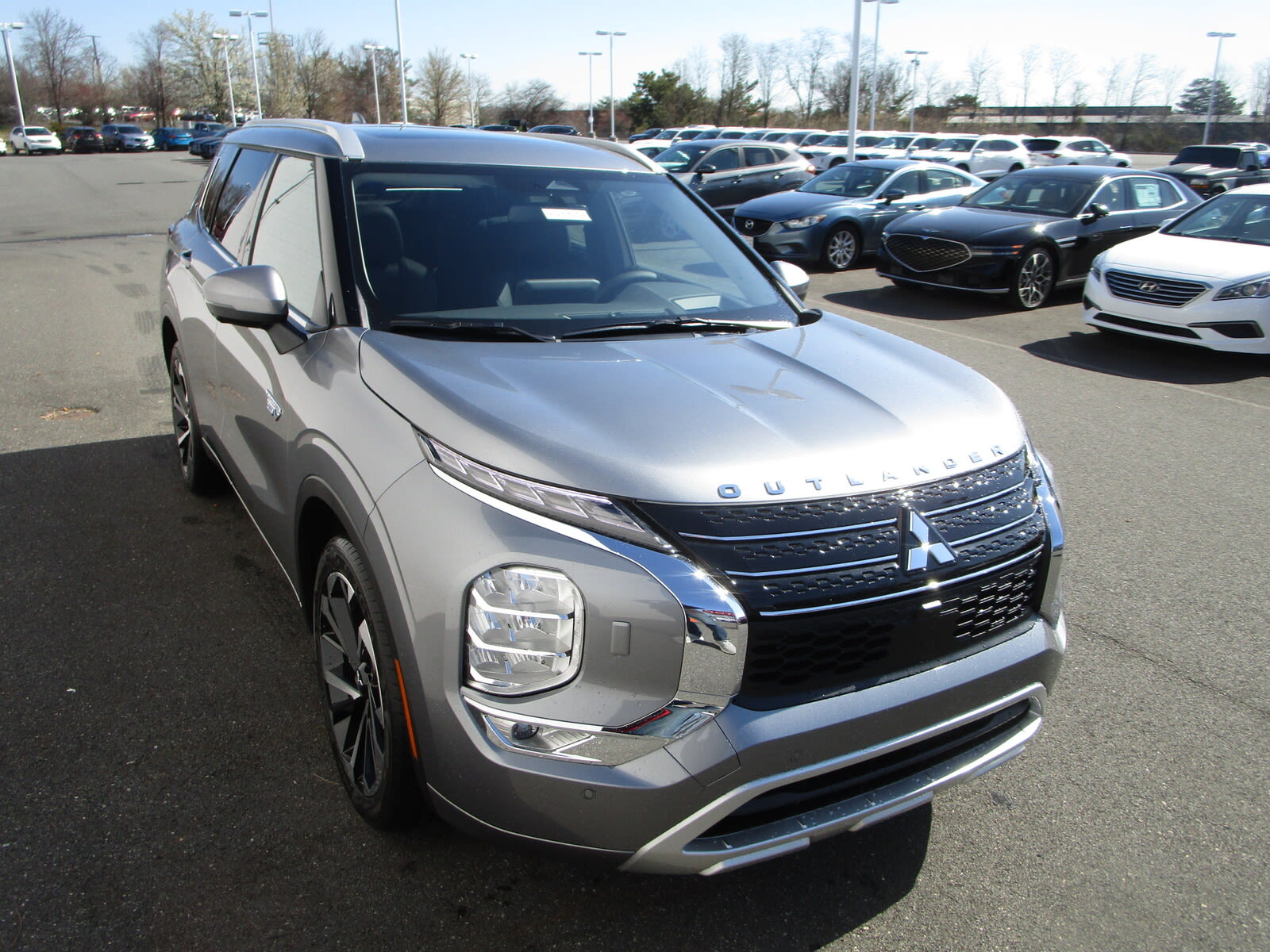 2023 Mitsubishi Outlander PHEV SEL photo 3