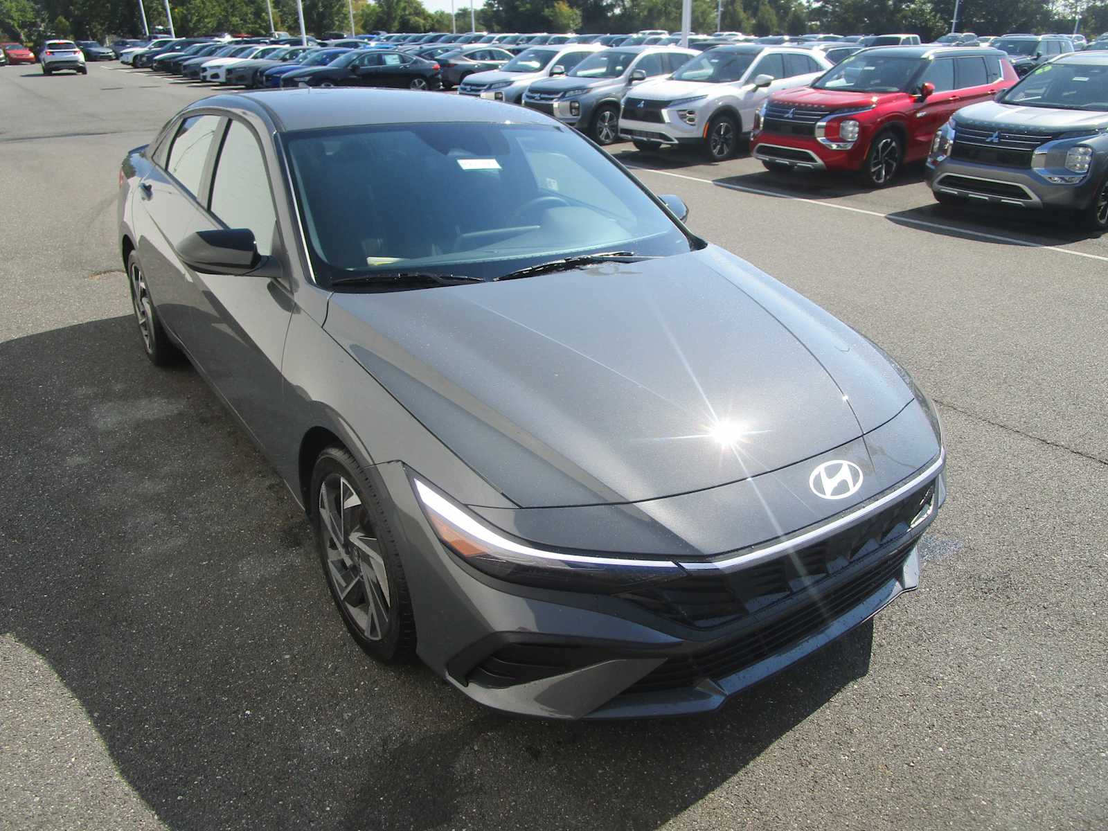 2025 Hyundai Elantra SEL Sport photo 3