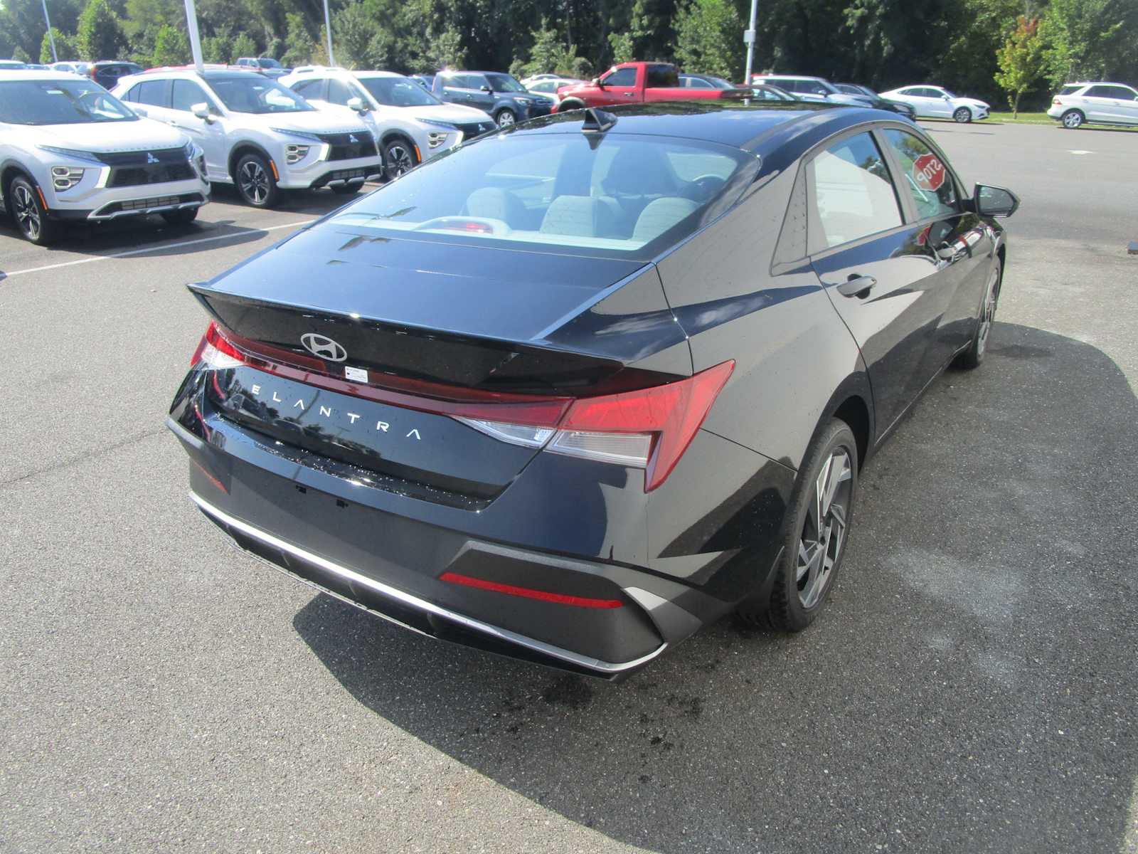 2025 Hyundai Elantra SEL Sport photo 4