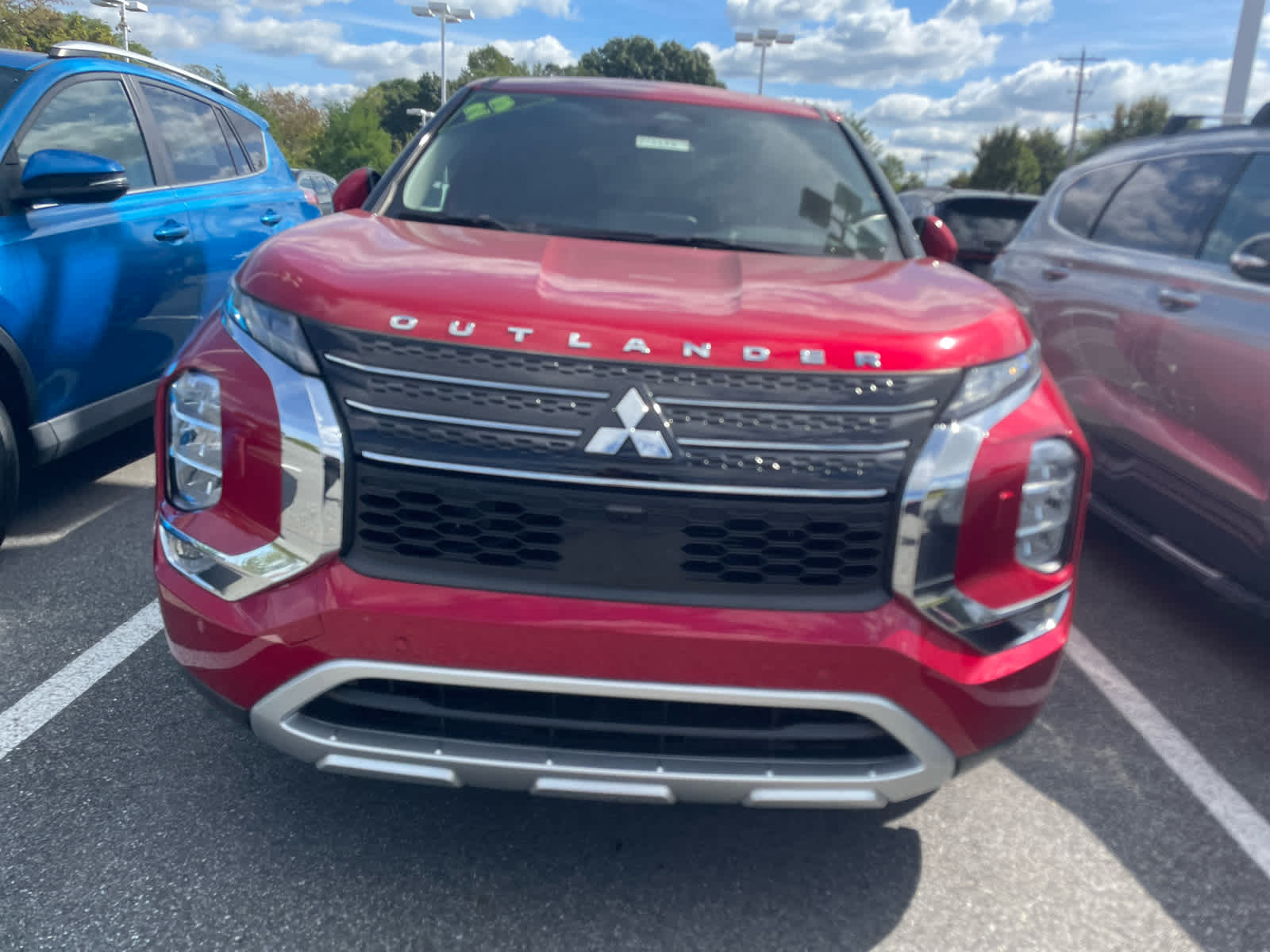 2023 Mitsubishi Outlander PHEV SE photo 2
