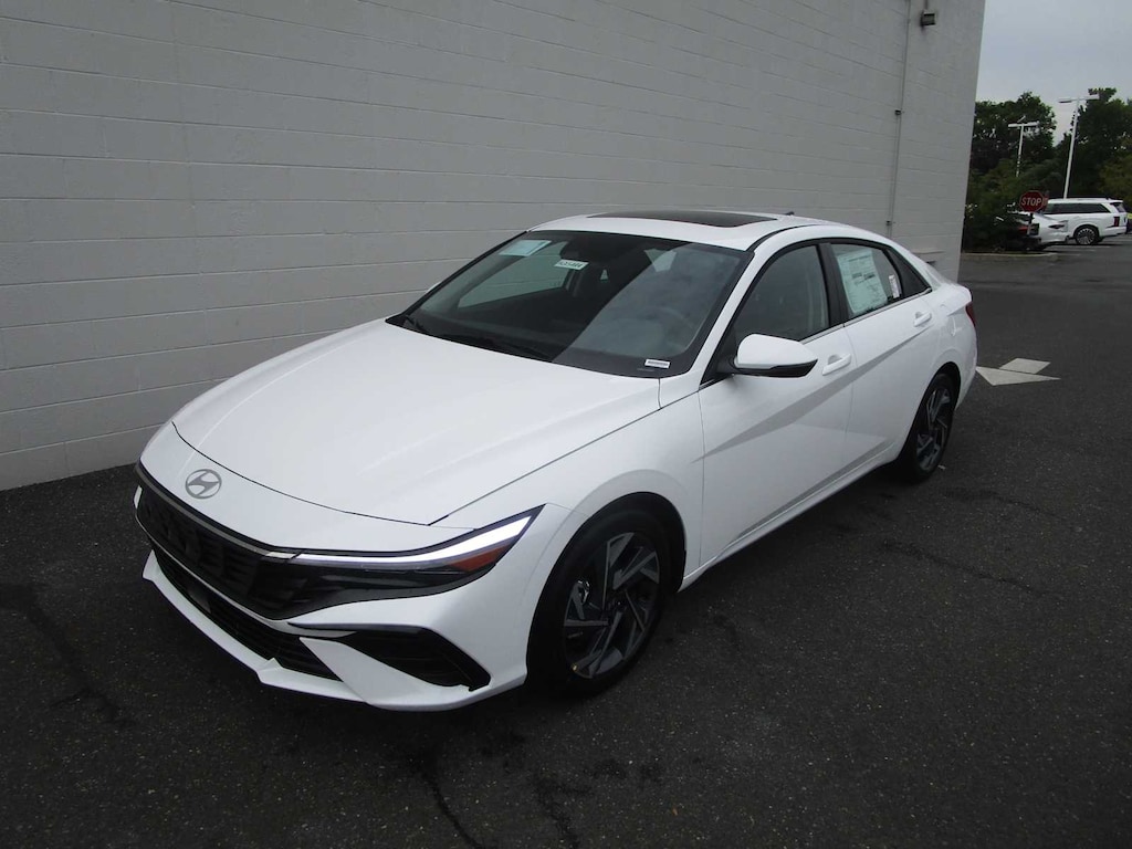 New 2025 Hyundai Elantra Limited Sedan