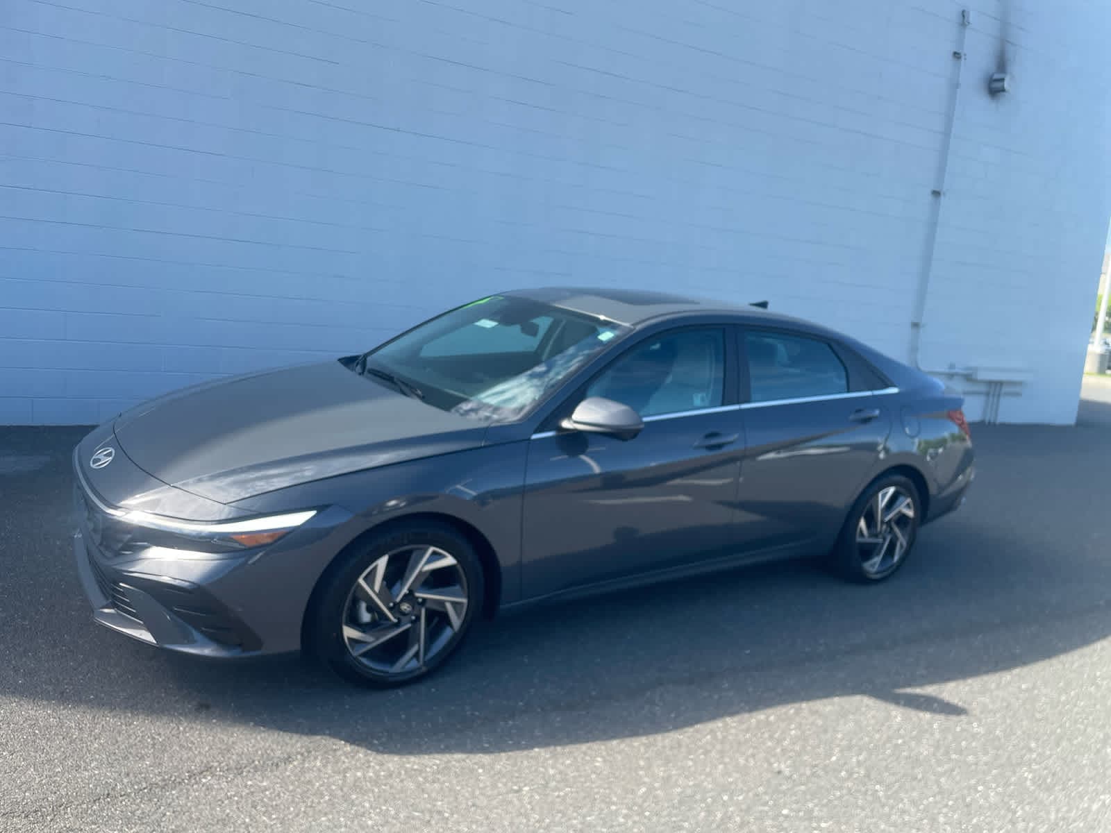 2024 Hyundai Elantra 2.0 Limited IVT's photo
