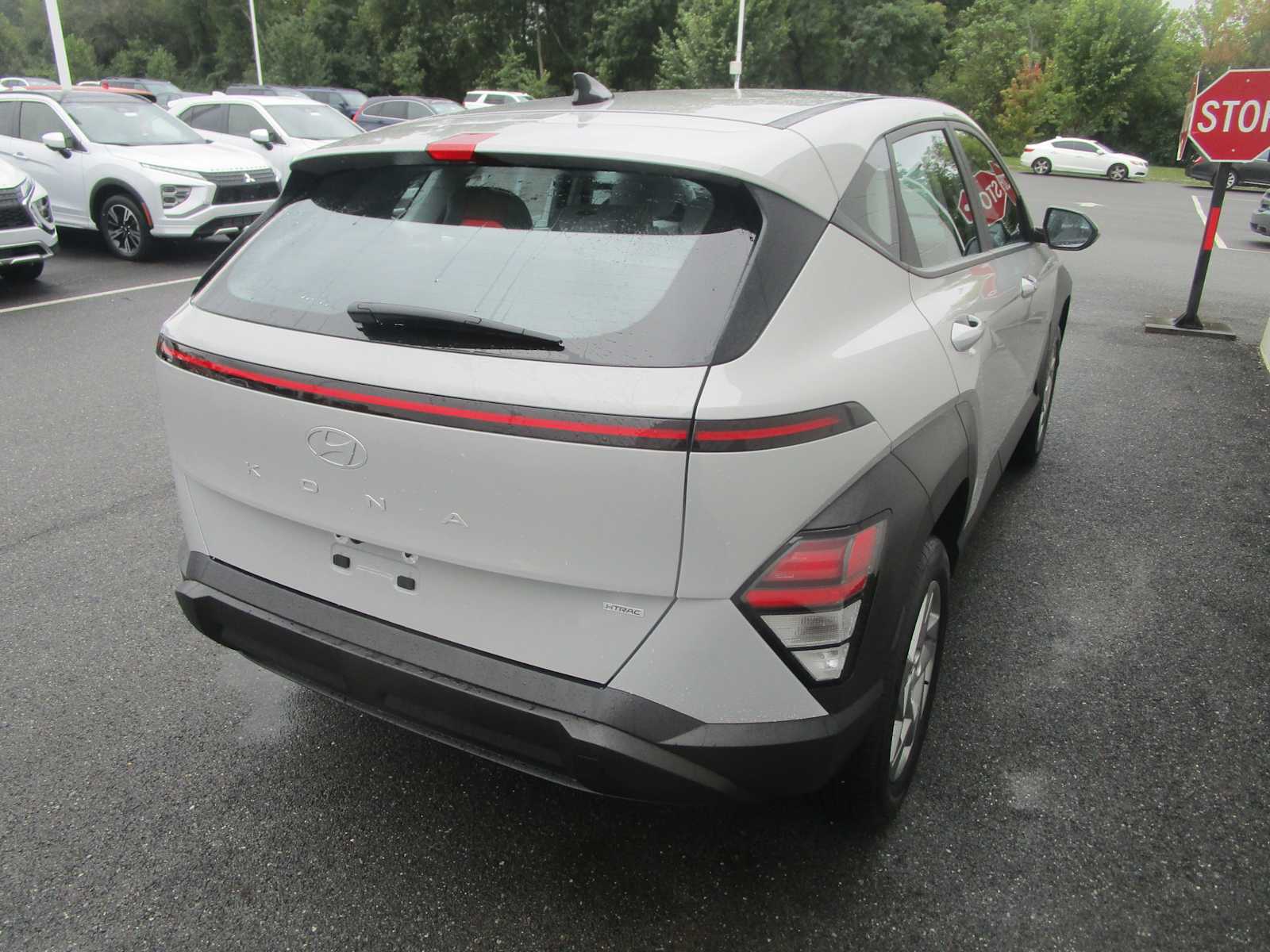 2024 Hyundai Kona SE photo 4