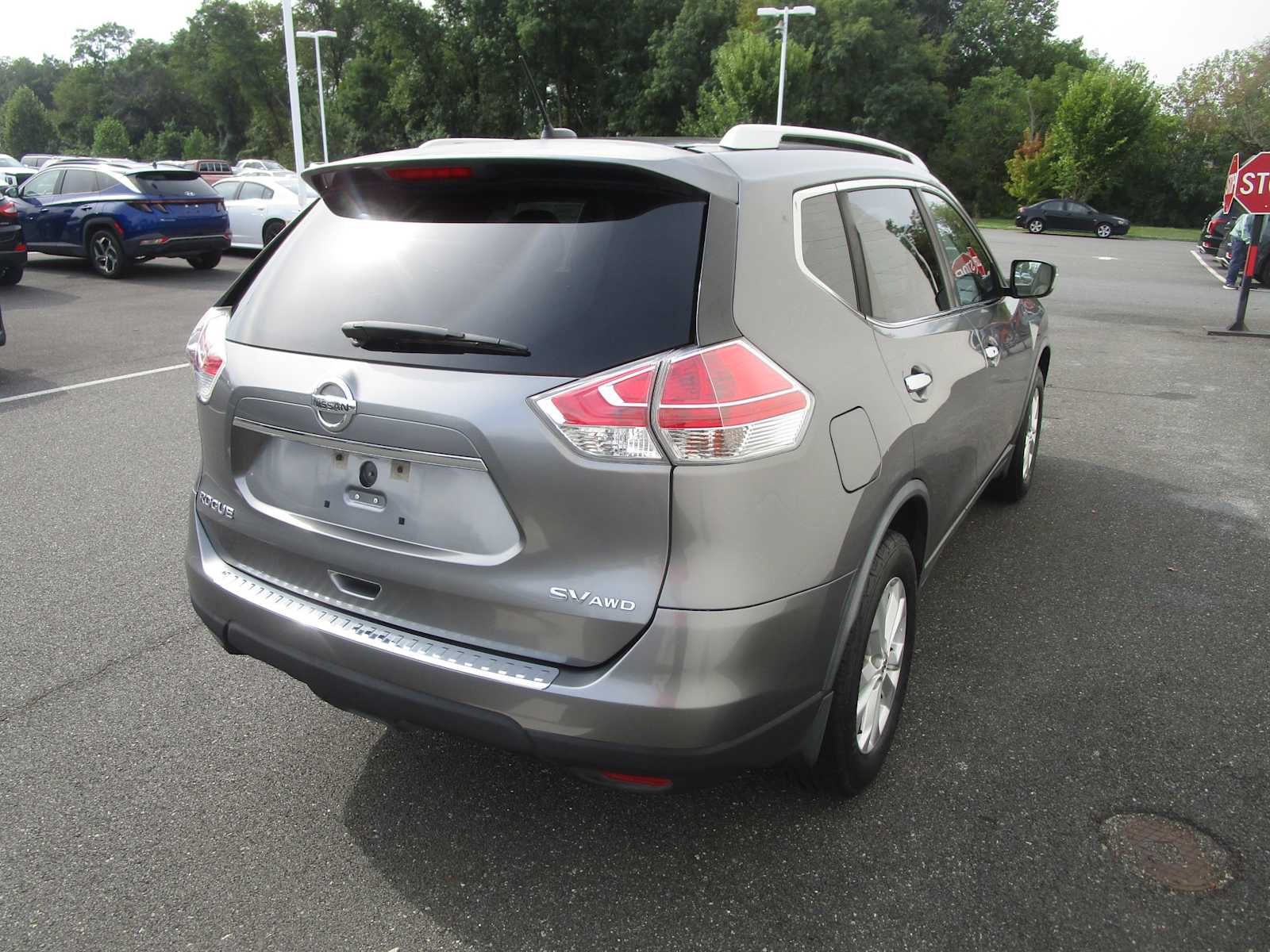 2016 Nissan Rogue SV photo 4