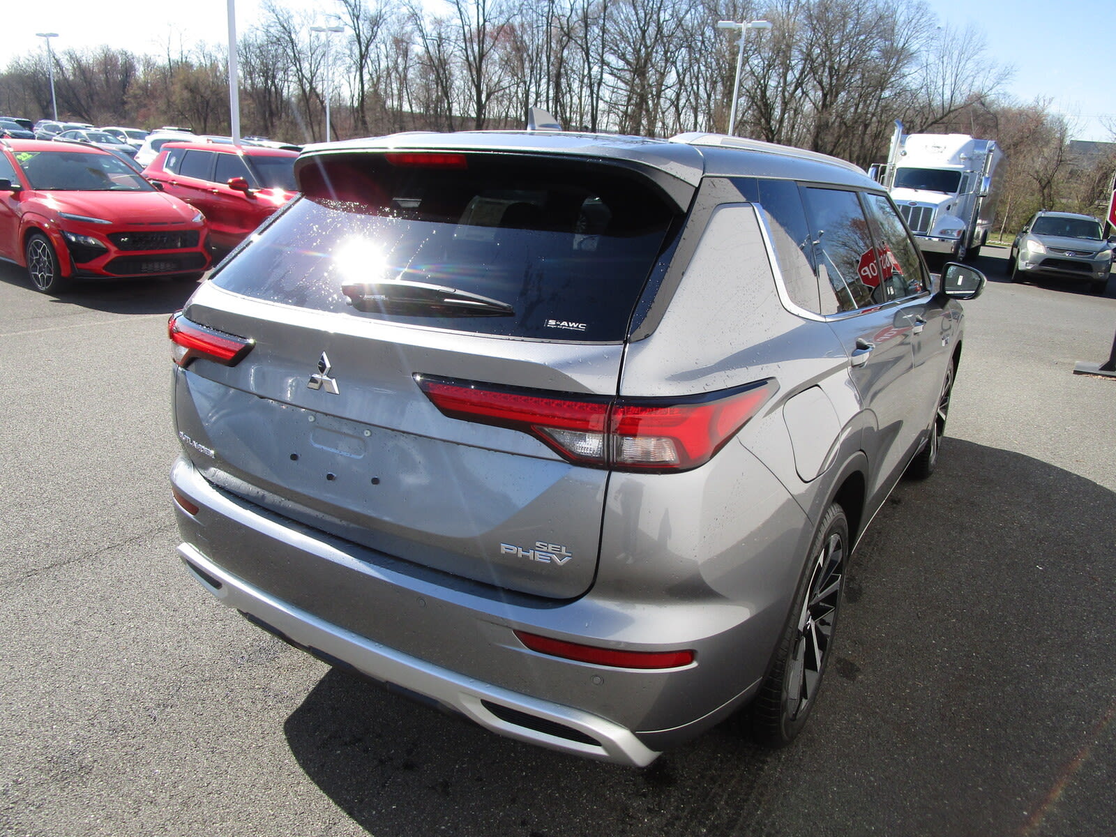 2023 Mitsubishi Outlander PHEV SEL photo 4
