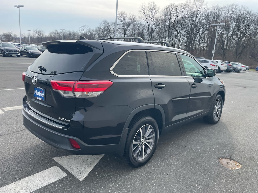 Used 2019 Toyota Highlander XLE V6 SUV