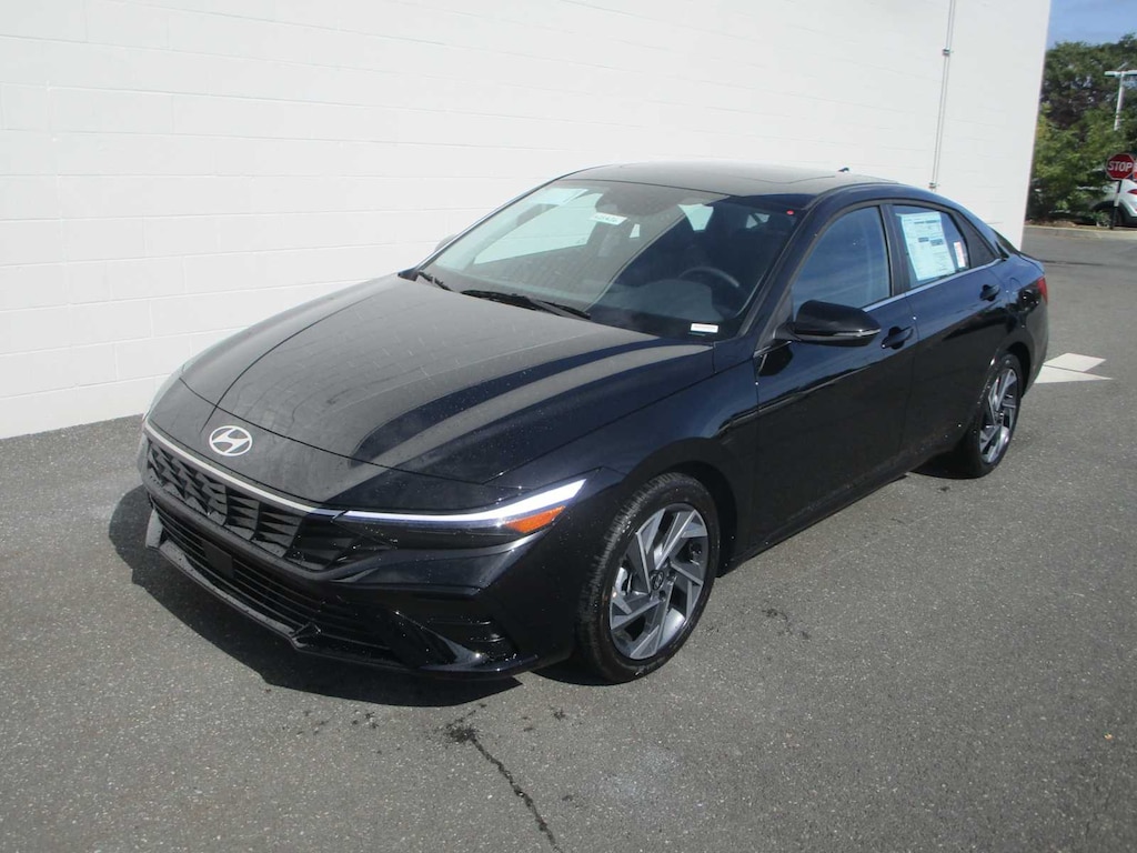 New 2025 Hyundai Elantra Limited Sedan