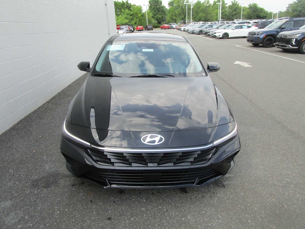 New 2026 Hyundai Elantra LIMITED SULEV SDN Sedan