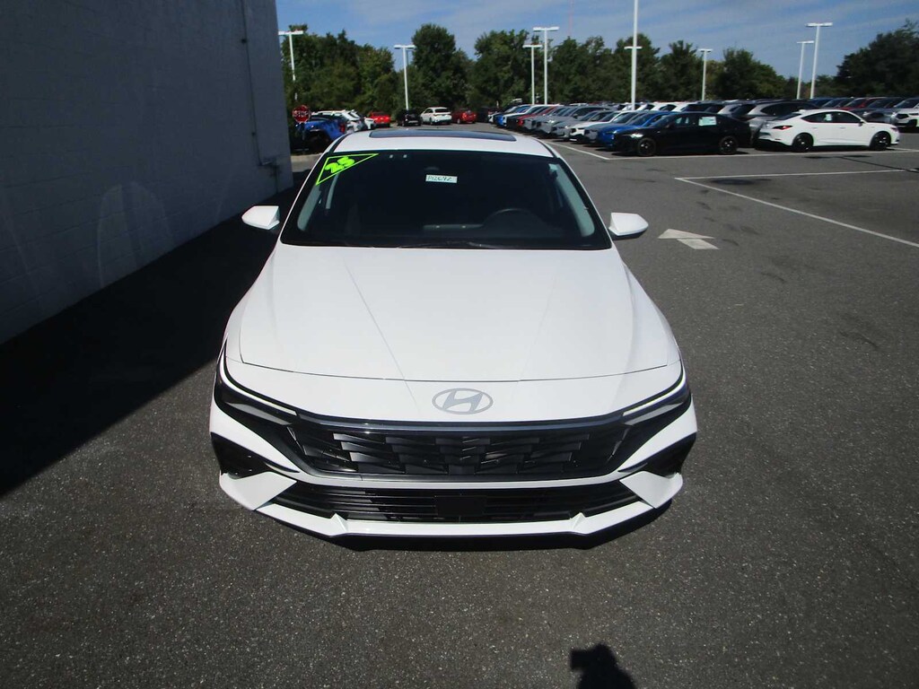 Certified 2025 Hyundai Elantra SEL Convenience Sedan