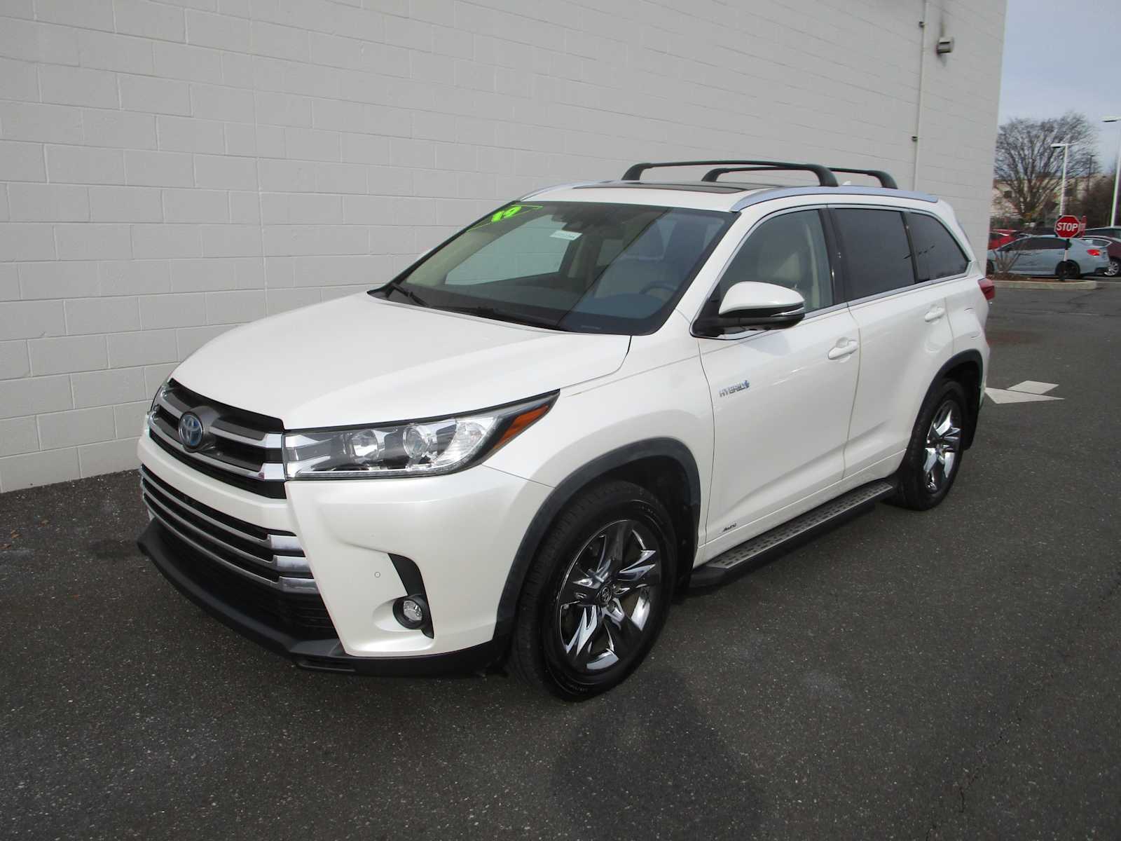 2019 Toyota Highlander Limited Platinum's photo
