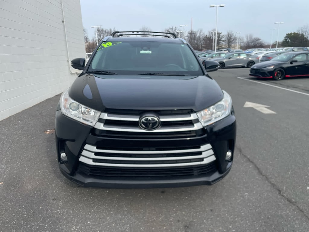 Used 2019 Toyota Highlander XLE V6 SUV