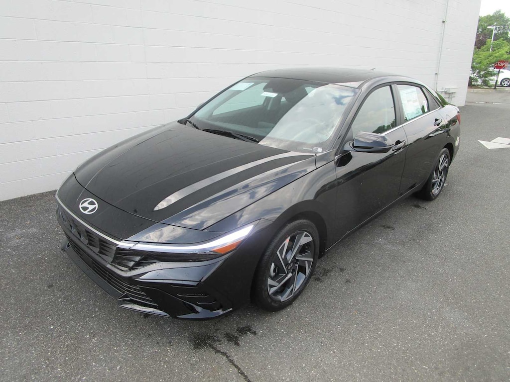 New 2026 Hyundai Elantra LIMITED SULEV SDN Sedan