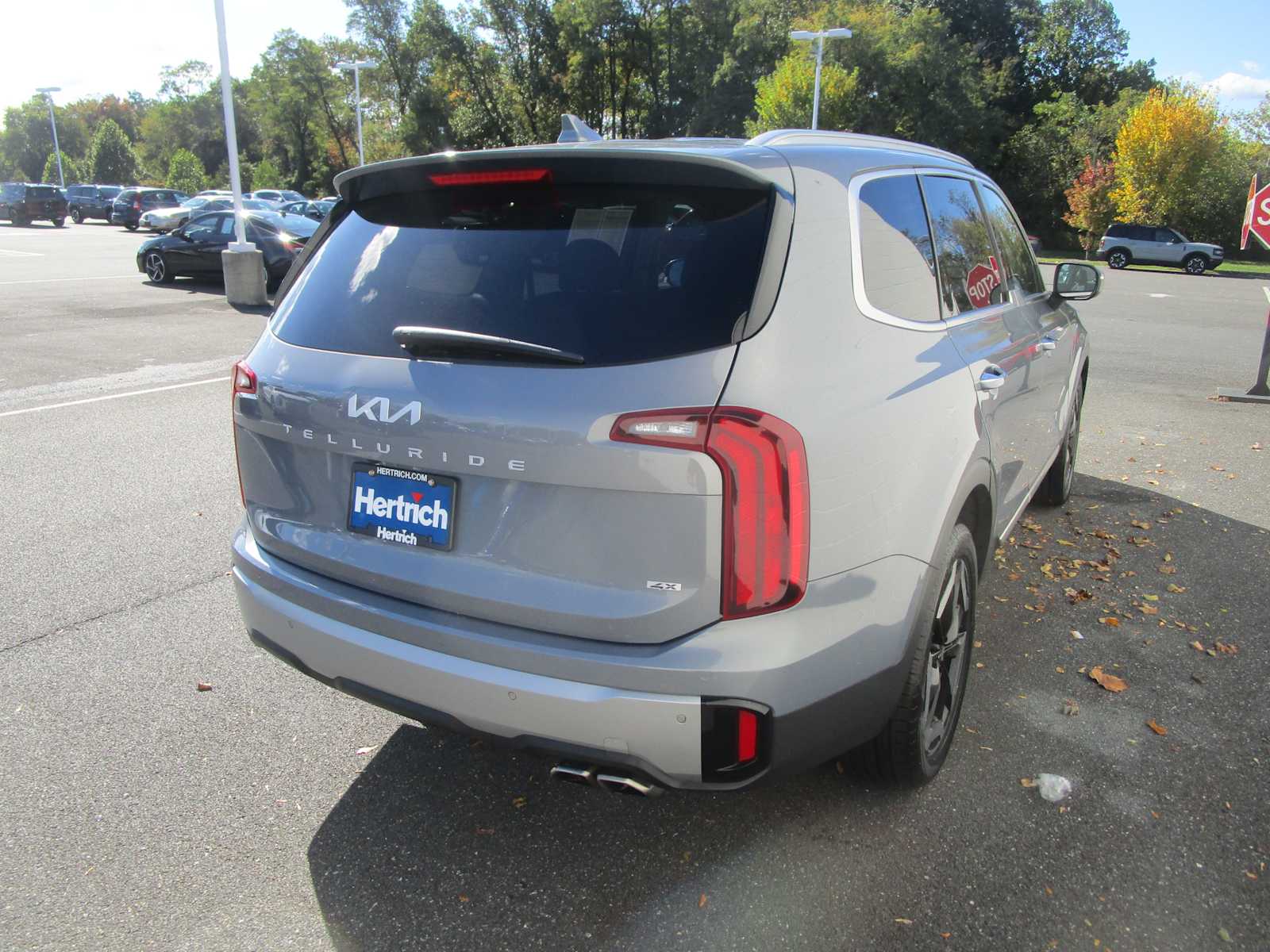 2023 Kia Telluride S photo 2