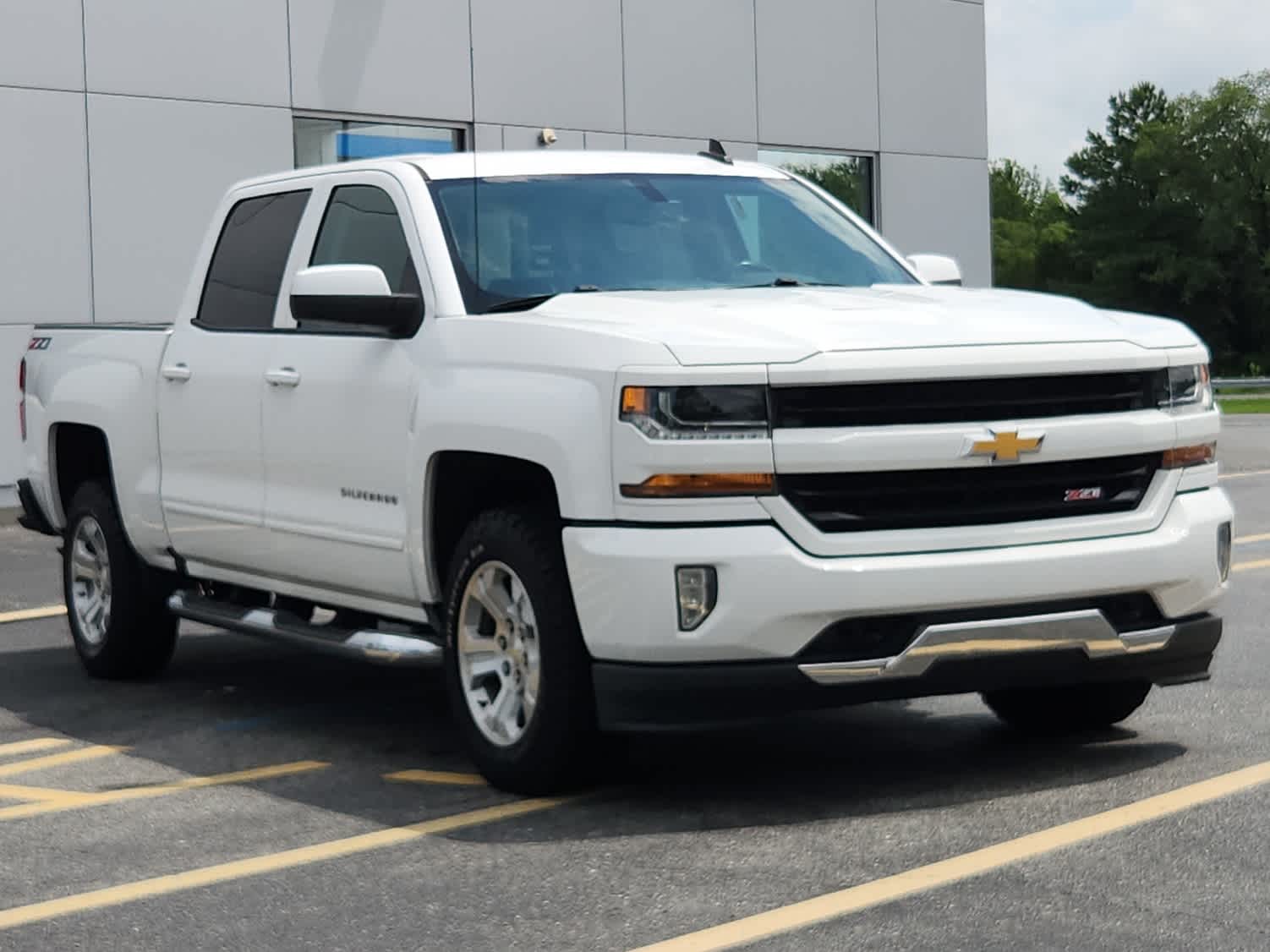 2018 Chevrolet Silverado 1500 LT photo 2