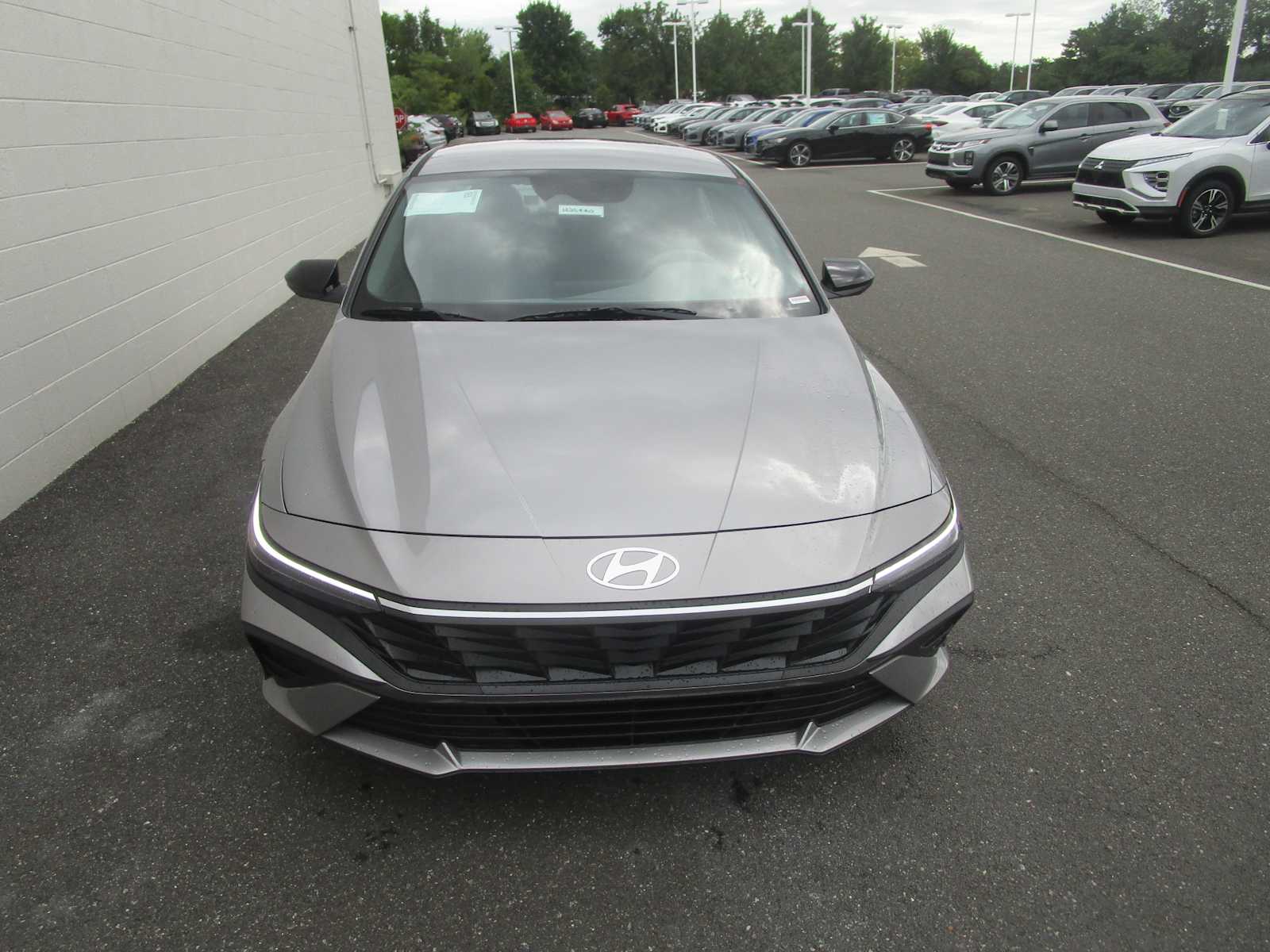 2025 Hyundai Elantra SEL Sport photo 2