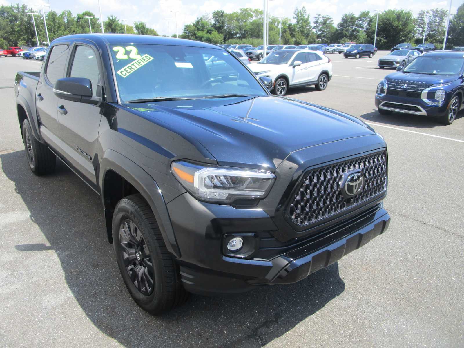 2022 Toyota Tacoma Limited Double Cab V6 photo 2
