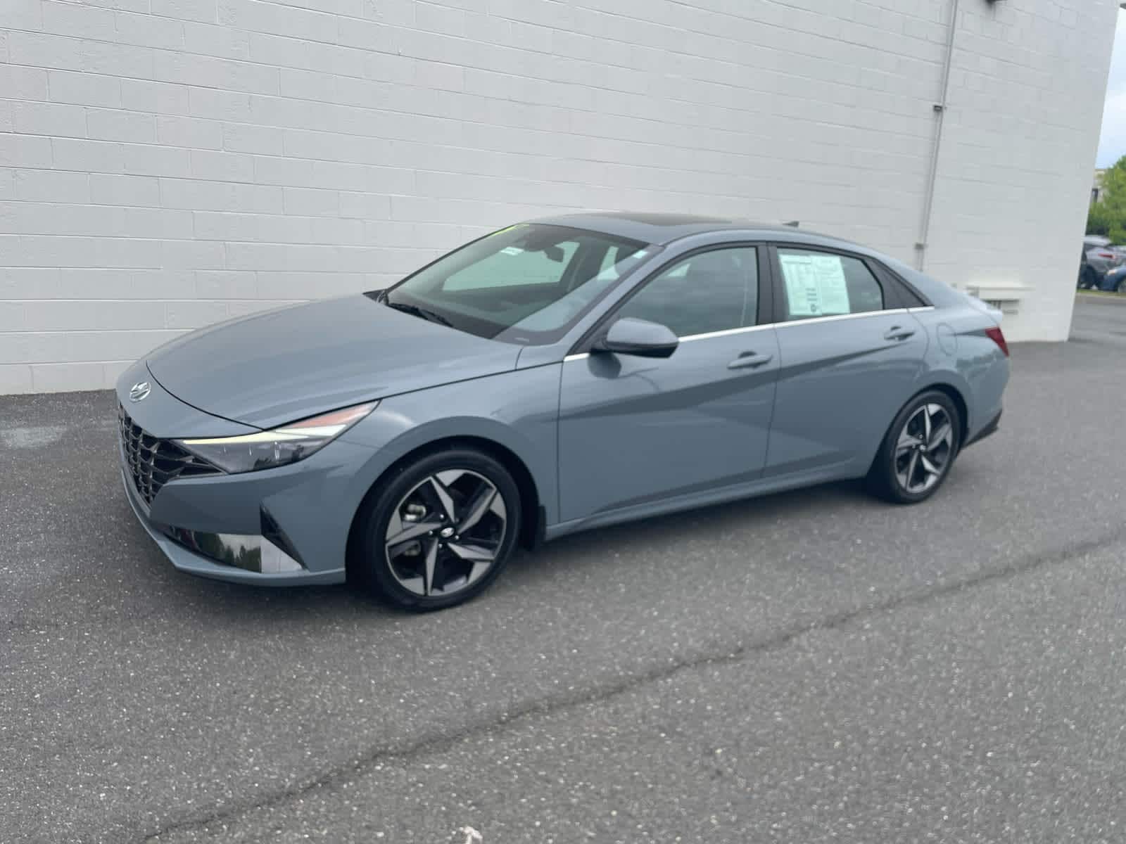 2023 Hyundai Elantra 1.6 HEV Limited DCT's photo
