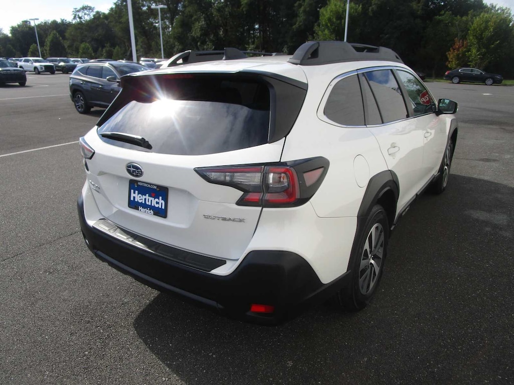 Used 2023 Subaru Outback Premium SUV