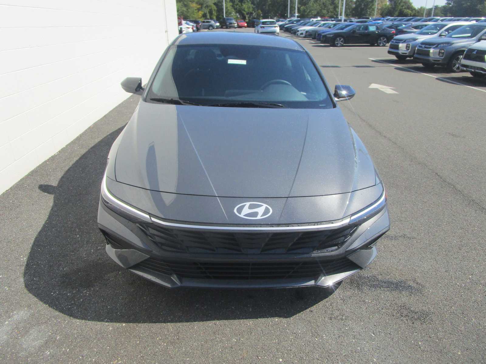 2025 Hyundai Elantra SEL Sport photo 2