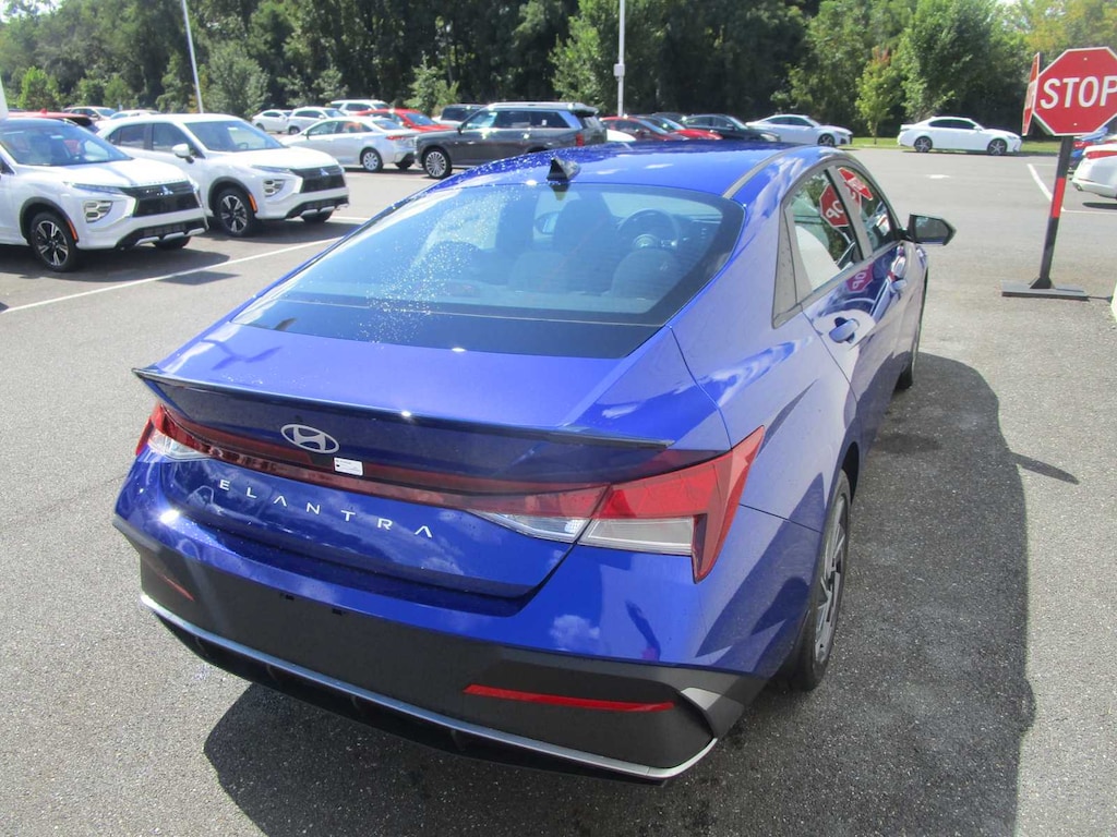 Used 2025 Hyundai Elantra SEL Sport Sedan