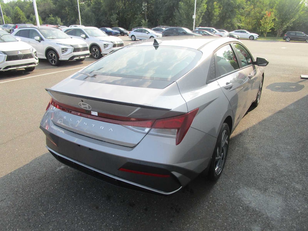 Used 2025 Hyundai Elantra SEL Sport Sedan