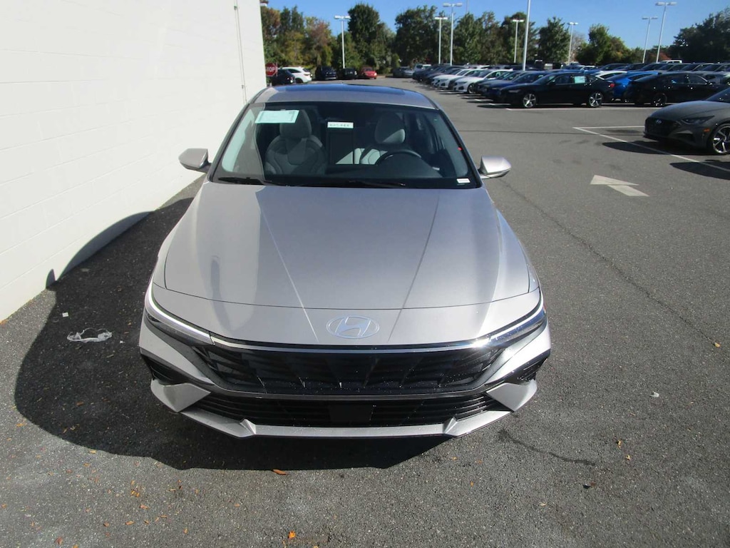 New 2025 Hyundai Elantra Limited Sedan