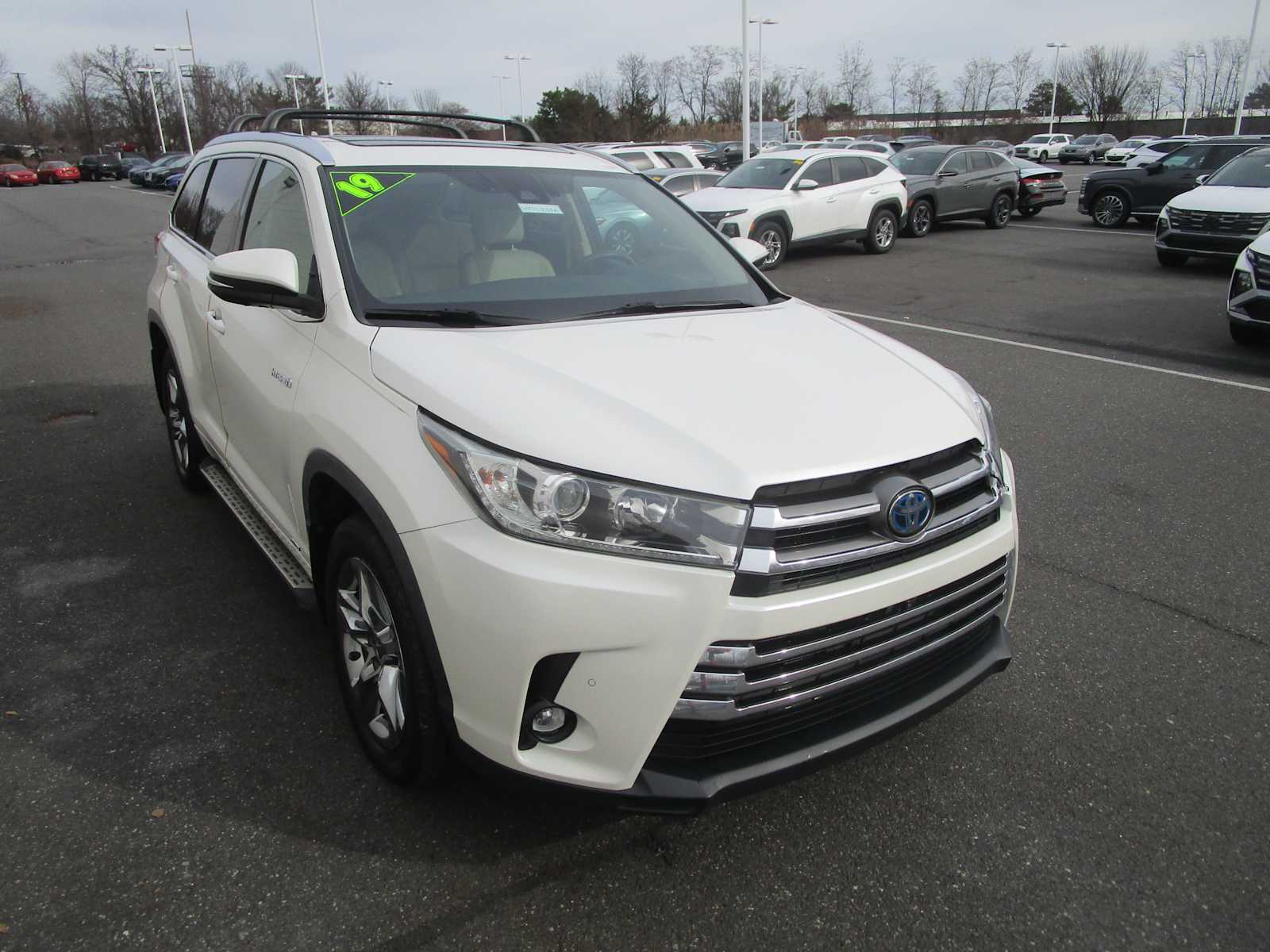 2019 Toyota Highlander Hybrid Limited photo 2