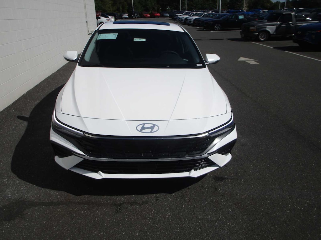 New 2025 Hyundai Elantra Limited Sedan