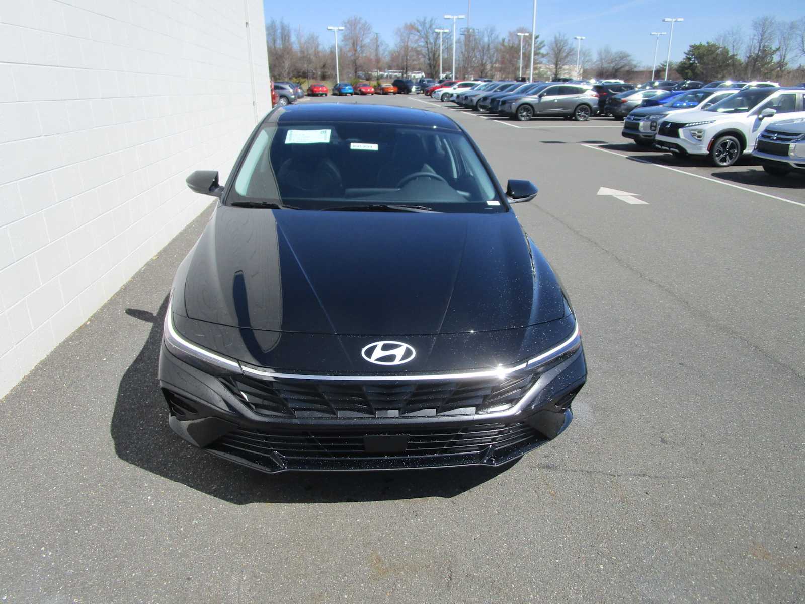 2025 Hyundai Elantra Hybrid Limited photo 2