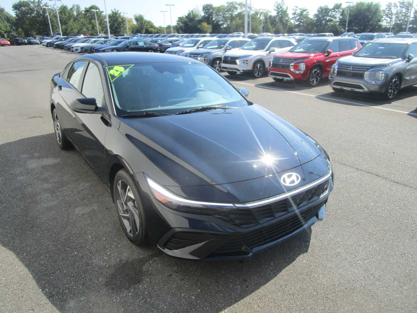 2025 Hyundai Elantra SEL Sport photo 3
