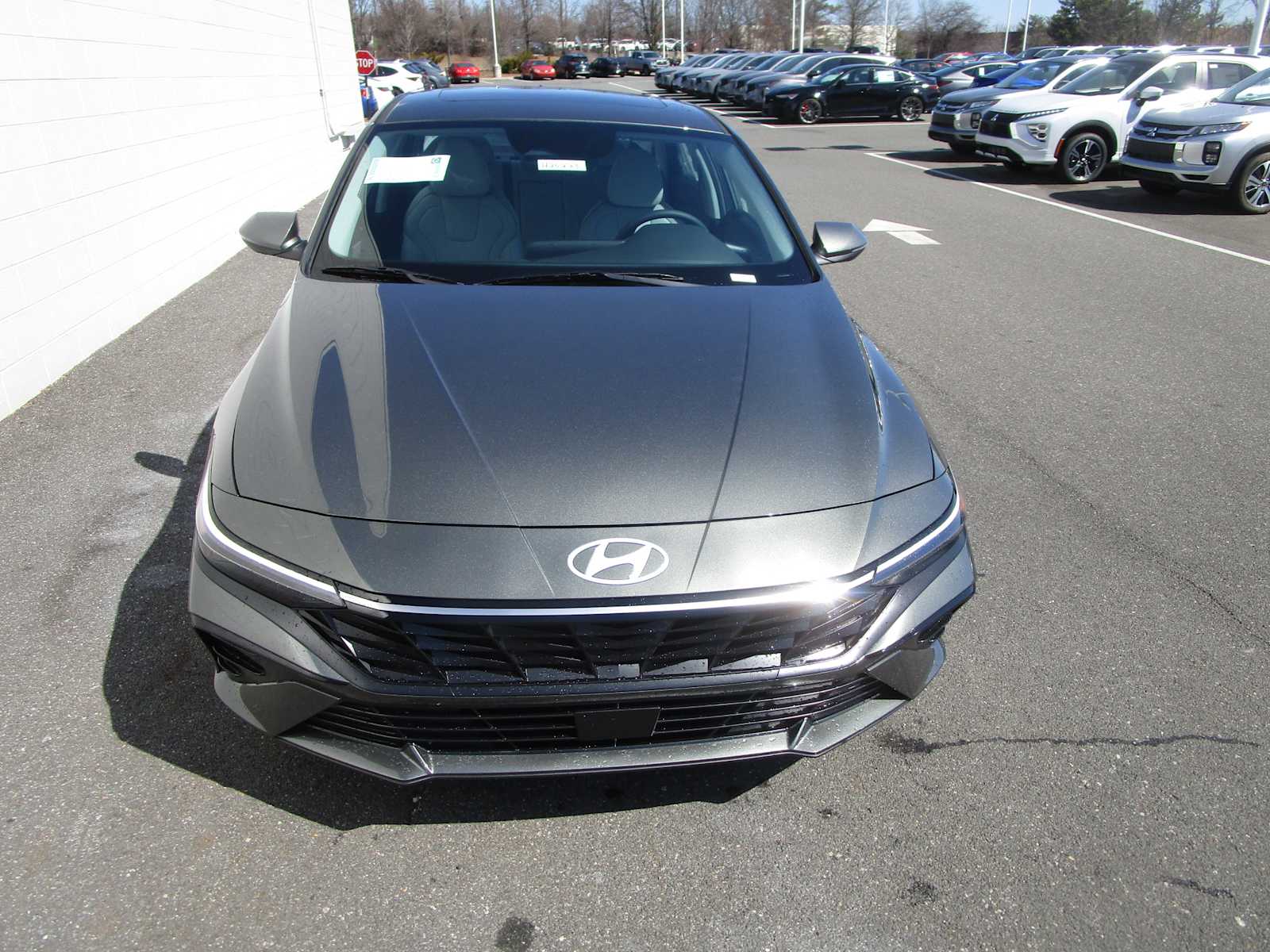 2025 Hyundai Elantra Hybrid Limited photo 2
