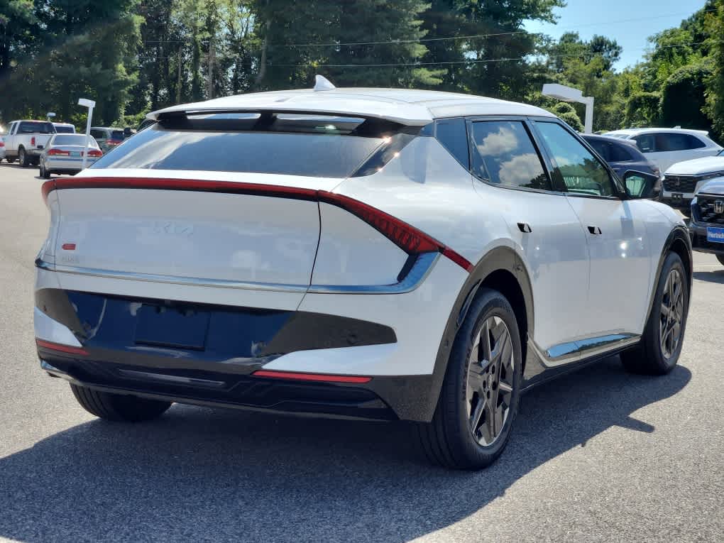 2025 Kia EV6 Wind - Photo 3