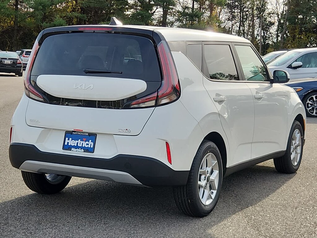 New 2025 Kia Soul LX FWD