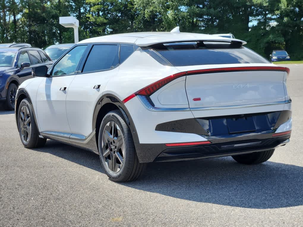 2025 Kia EV6 Wind - Photo 4