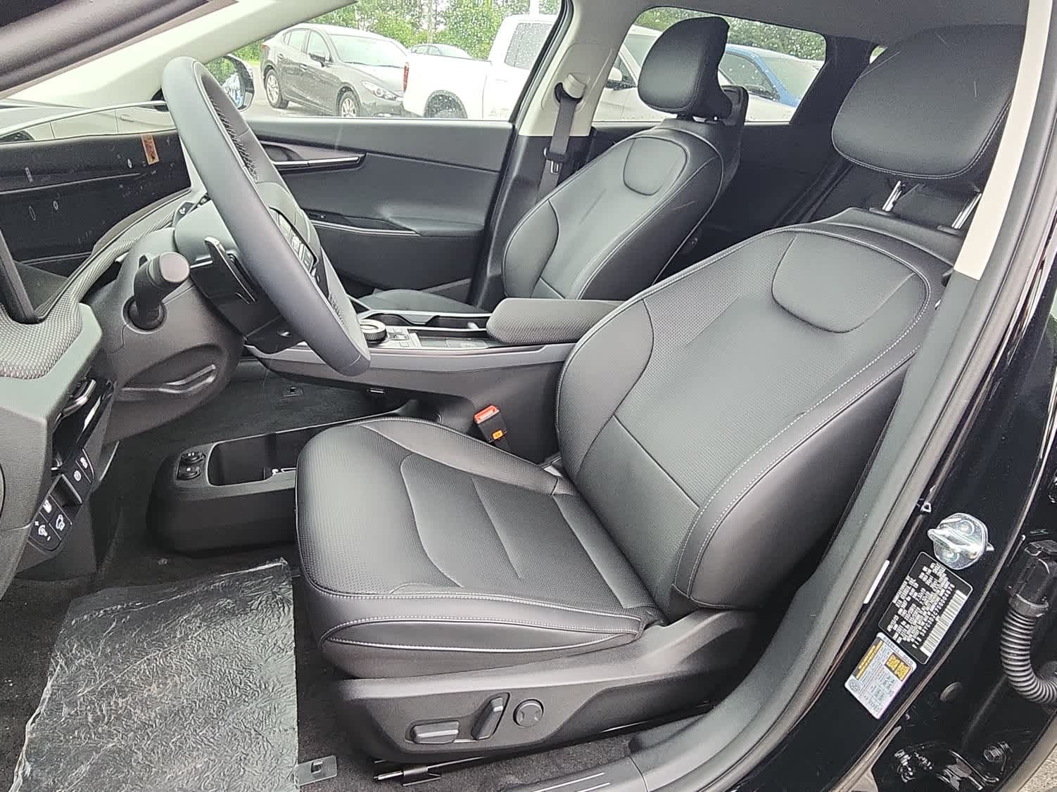 2025 Kia EV6 Wind - Photo 10