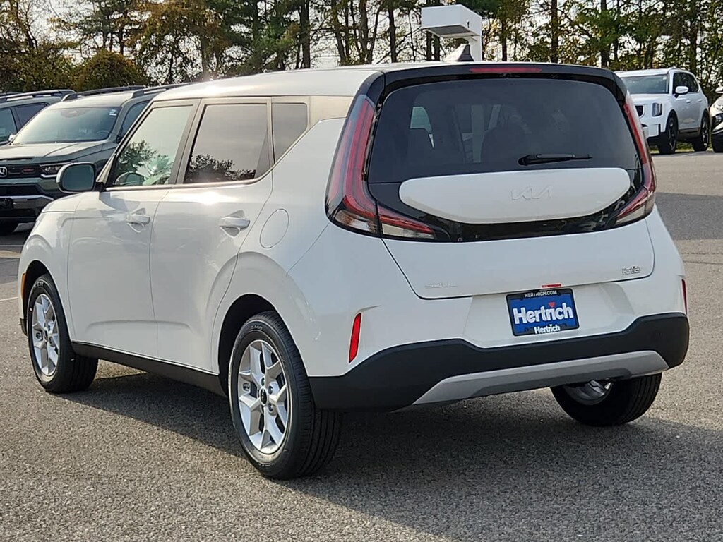 New 2025 Kia Soul LX FWD