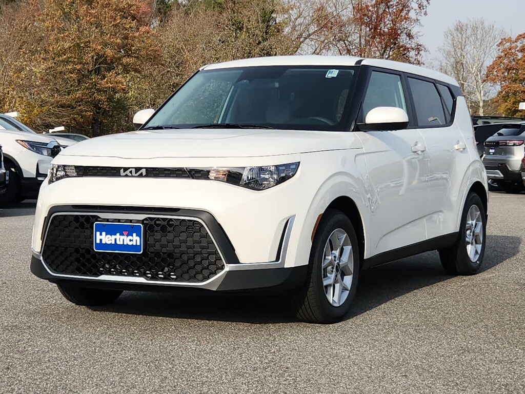 New 2025 Kia Soul LX FWD
