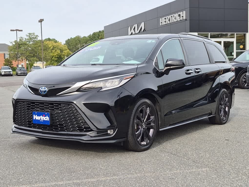 2022 Toyota Sienna XSE FWD 7-Passenger (GS)