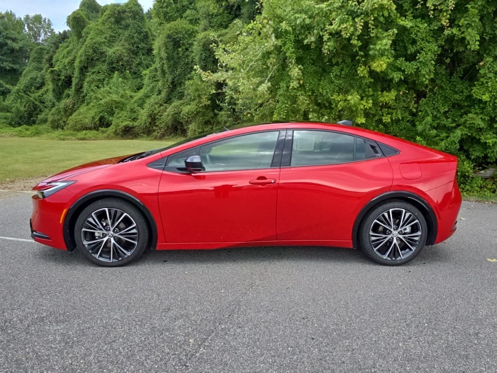 Used 2025 Toyota Prius XLE (Natl)