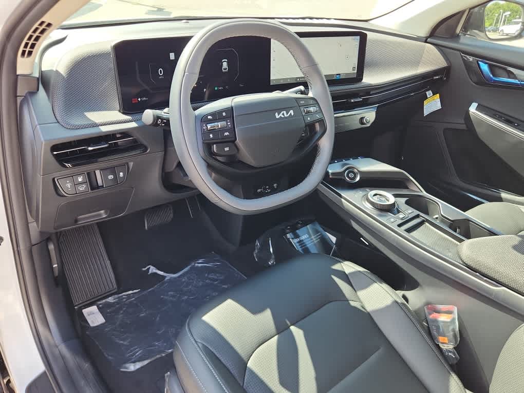 2025 Kia EV6 Wind - Photo 11